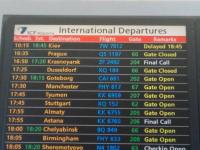 Десятки украинских туристов завязли в аэропорту Анталии