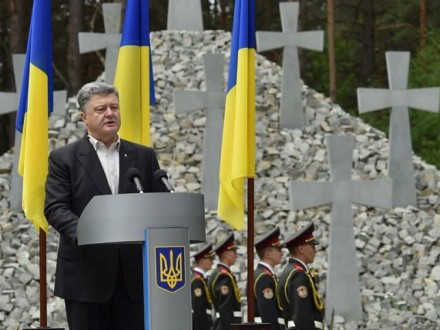 П.Порошенко заявил, что подмахнет закон о заказе георгиевской ленты