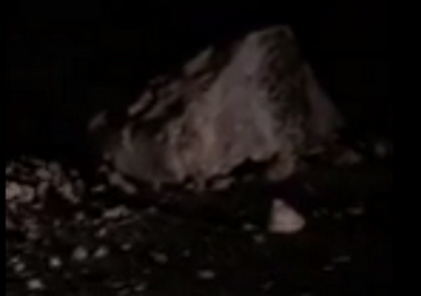 На линию Севастополь-Ялта обрушились каменные глыбы [видео]