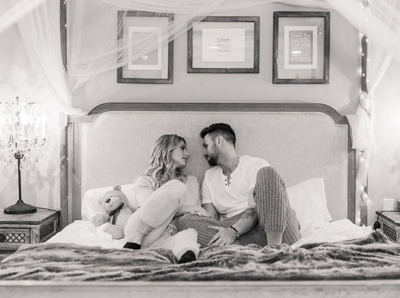 Эшли Грин порадовала фото с женихом на кровати