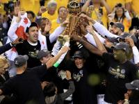 "Голден Стэйт Уорриорз" в пятый один в истории стал чемпионом НБА(видео)