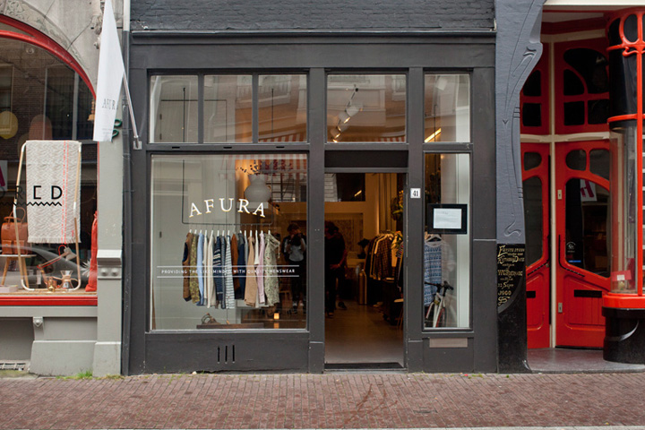 Стильный проект afura pop-up store — популярный интернет-магазин вышел в люди, амстердам, нидерланды