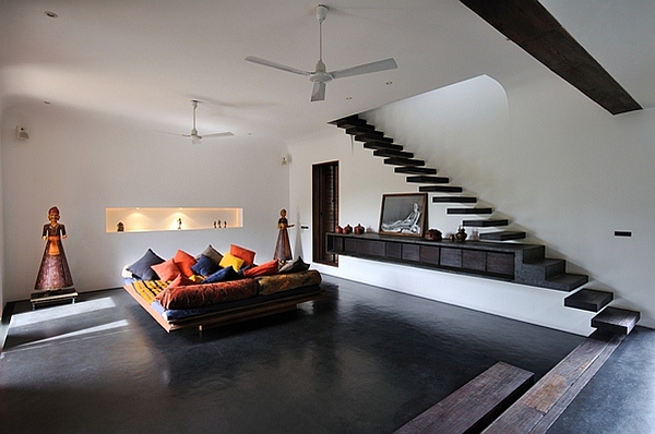Современный загородный дом с мотивами индийской традиционной культуры