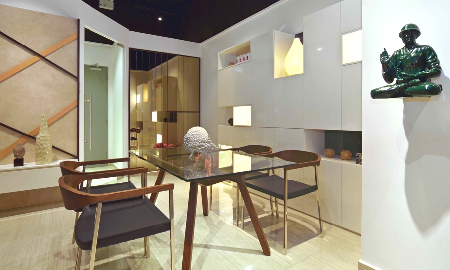 Современные цвета в интерьере квартиры от студии knq associates и vievva designers, сингапур
