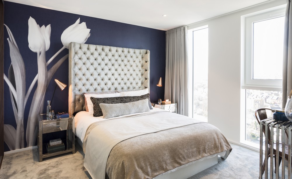 Яркая индивидуальность трех спален в двухэтажных апартаментах от suna interior design, лондон, великобритания