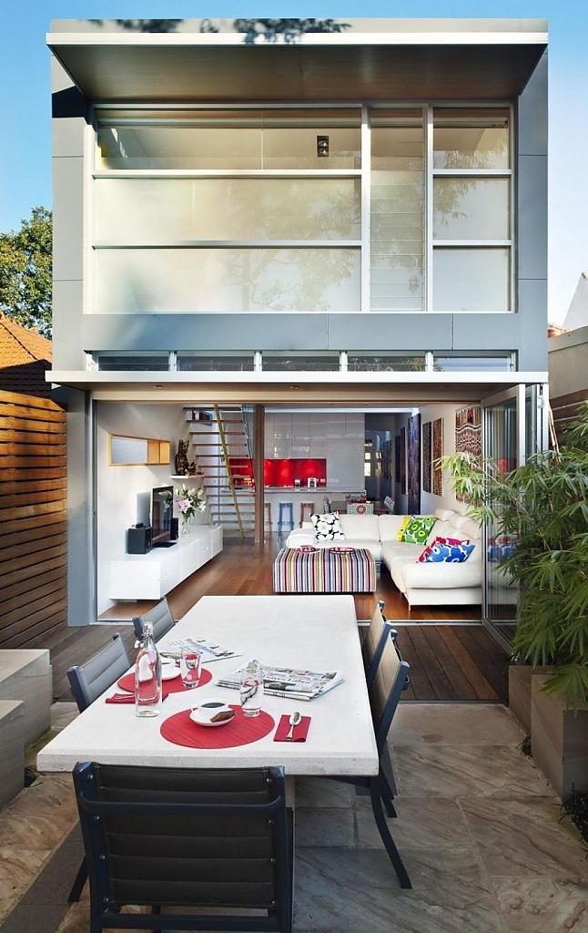 Дизайн небольшого дома в сиднее по проекту rolf ockert — вспышки света и всплески цвета за скромным фасадом