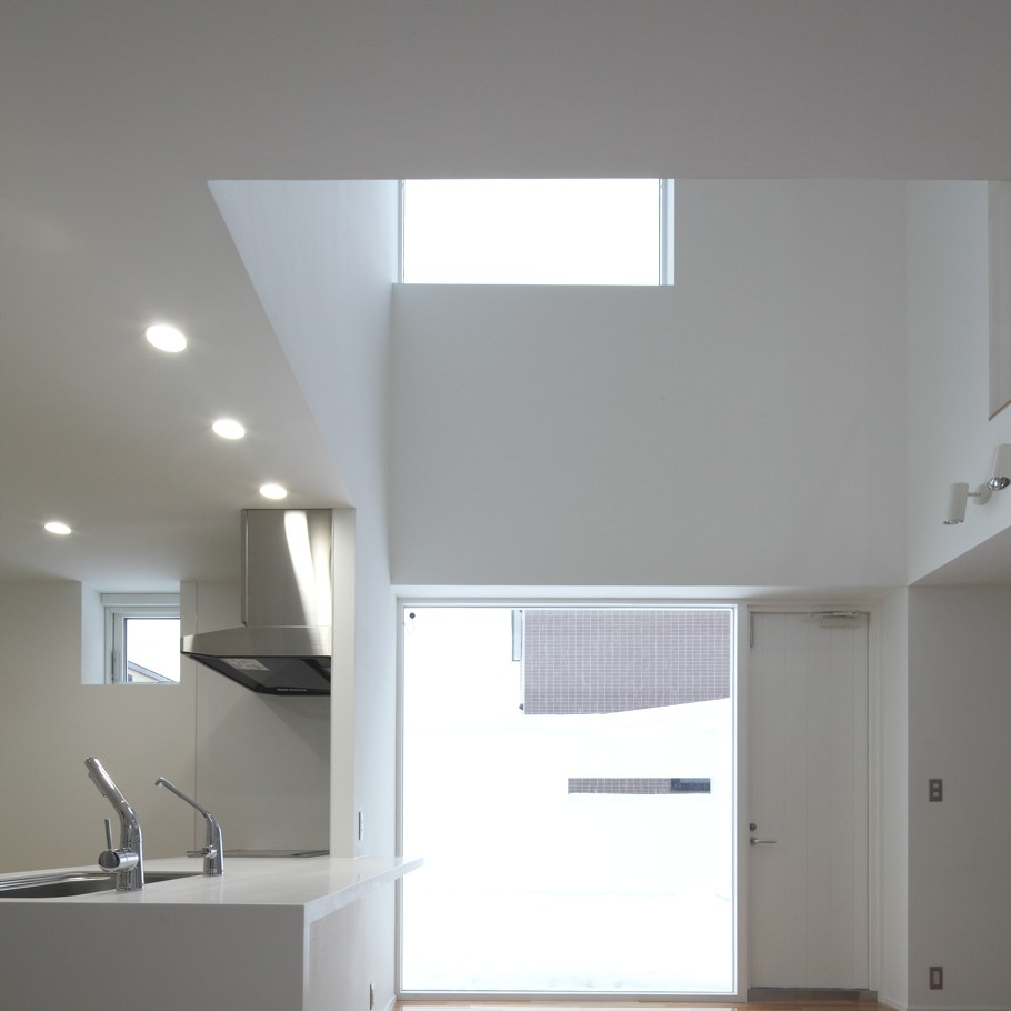 Элегантный дизайн особняка house k от компании keikichi yamauchi architect and associates в хоккайдо для большой и дружной семьи