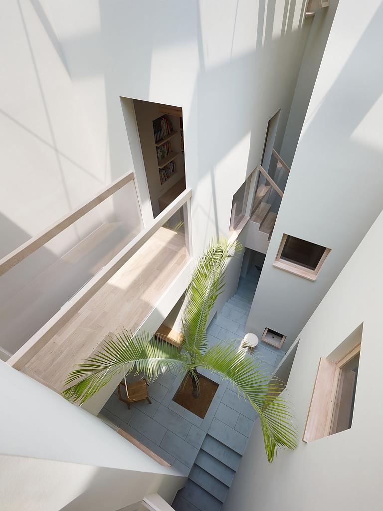 Закрытый жилой комплекс – уникальная система лестниц для лучшей организации пространства