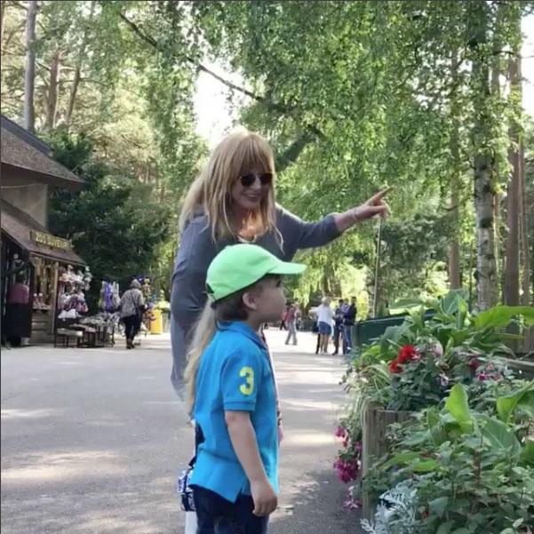 Видео как дети Пугачевой и Галкина посетили зоопарк умилило поклонников