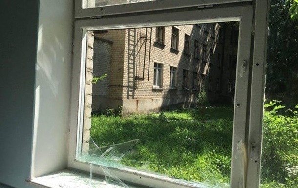 Марьинка попала под обстрел: разрушены два дома