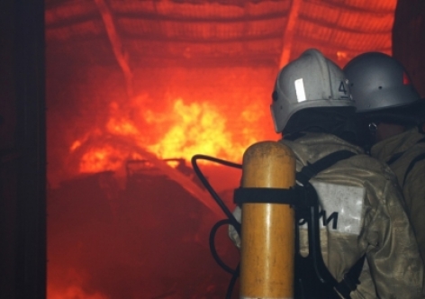В Симферополе на пожаре погибла баба, эвакуированы 18 старших и 7 детей
