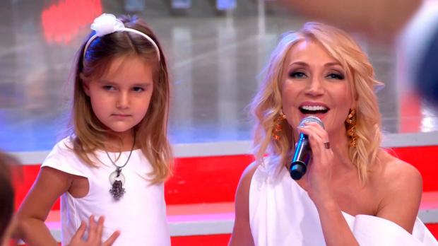 Кристина Орбакайте продемонстрировала вокальные данные своей дочери