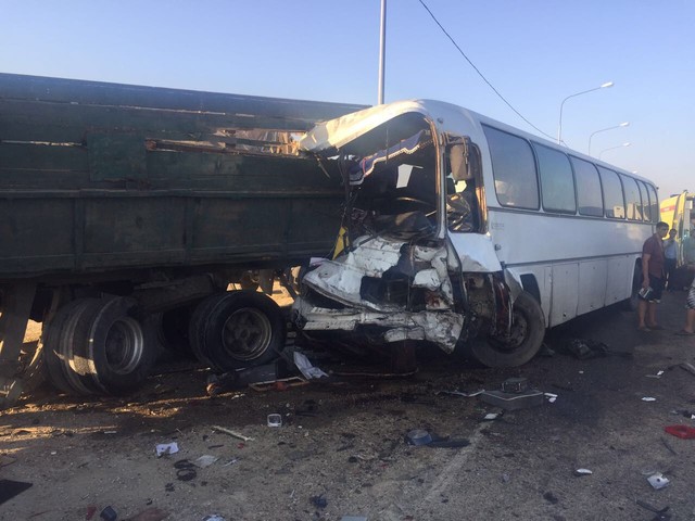 Автобус с ребятенками из Крыма влетел в ДТП на Кубани - четверо конченых, восемь потерпевших [фото]
