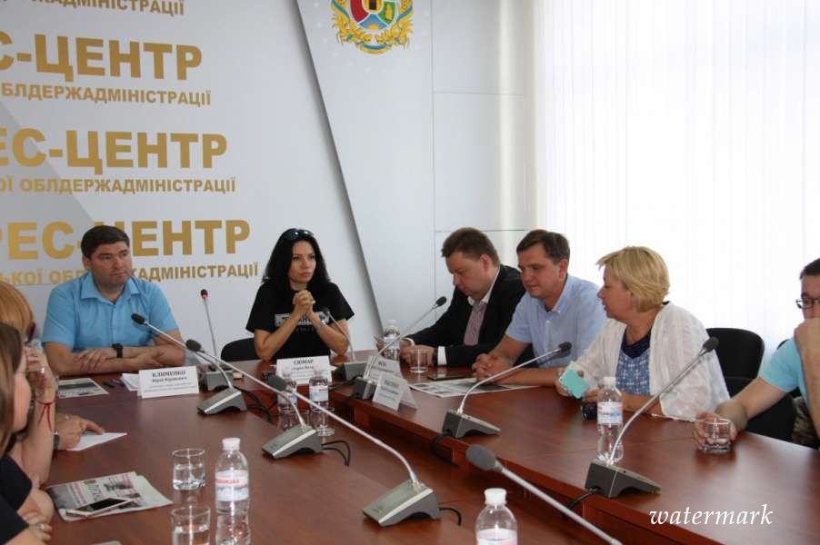 Делегація Комітету з питань свободи слова та інформаційної політики на чолі з Вікторією Сюмар відвідала Луганську та Донецьку області