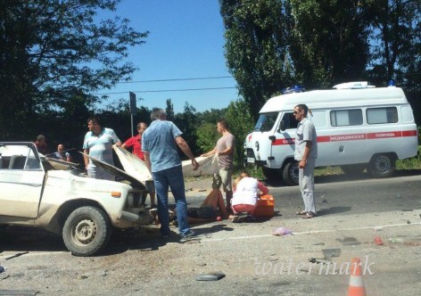В аварии на крымской трассе потерпели двое старших и двое ребятенков [фото]
