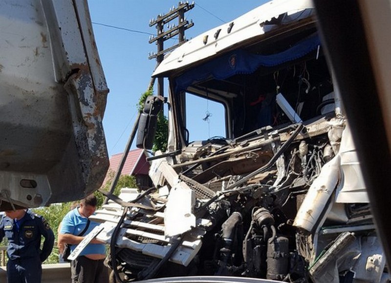 В Крыму погиб пешеход, разлетелись байкер и мотоциклист, столкнулись грузовики [хроника ДТП 31 июля]