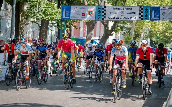 Интернациональные велосипедные гонки блокировали движение автотранспорта в Одессе и округах(фото)