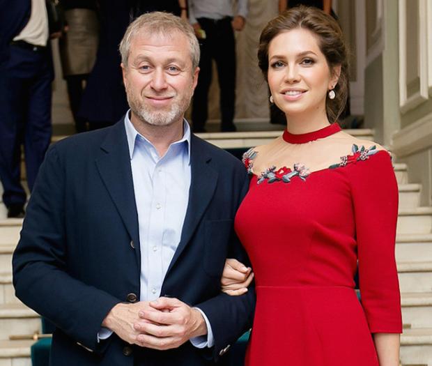 Роман Абрамович и Дарья Жукова разводятся: что случилось в семье миллиардера