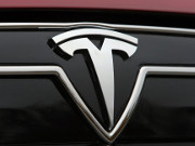 Фанаты Tesla Model S проехали 1000 км без подзарядки / Новости / Finance.UA