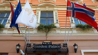 В Латвии вооруженные люд в камуфляже забрали отель