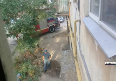 На пожаре в крымской пятиэтажке спасали старших, ребятенков и звериных [фото, видео]