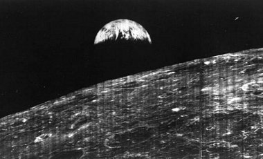 NASA опубликовало первое фото Земли, освобожденное с поверхности Луны