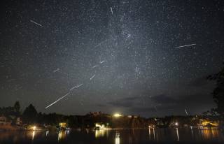 Ныне в небе даже безоружным взором можно будет следить более 150 метеоров в час