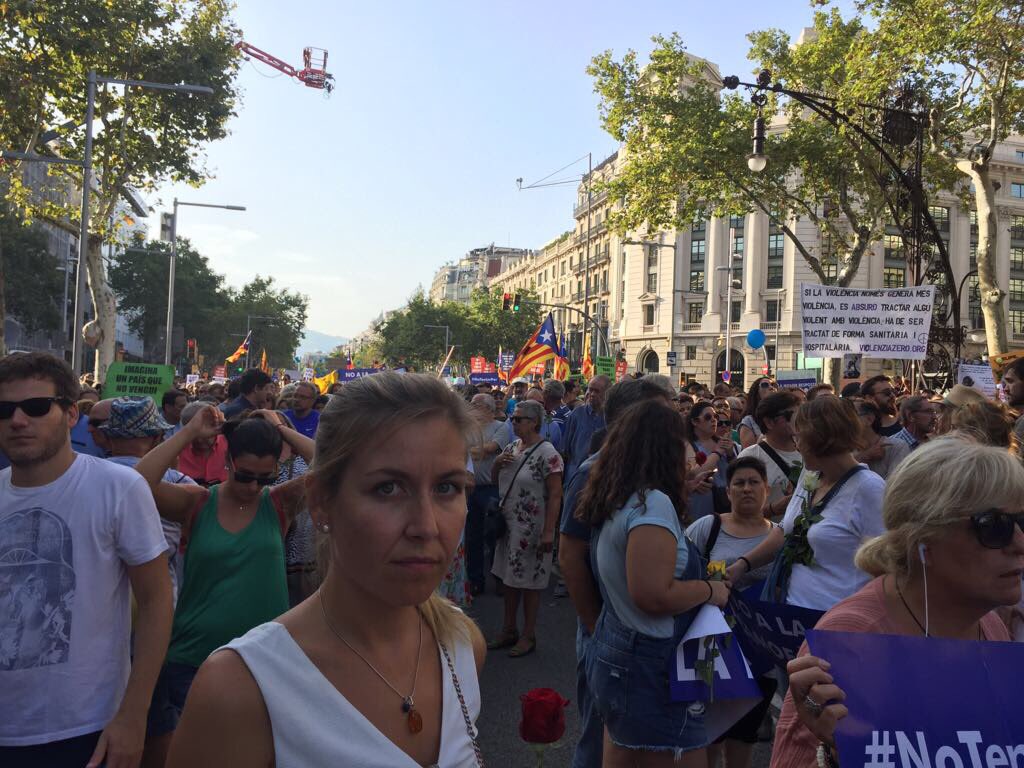 В Барселоне полмиллиона человек вышли на марш против терроризма
