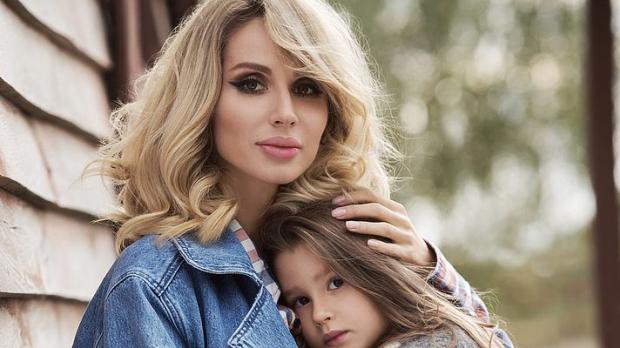 Светлана Лобода снова отправилась в школу: дочь певицы теперь первоклассница