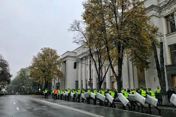 Полиция и Нацгвардия оцепили площадь перед Верховной Радой