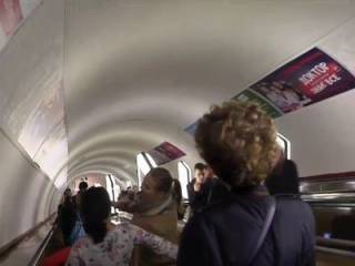 В киевском метро произошла газовая атака, люди в панике спасались как могли