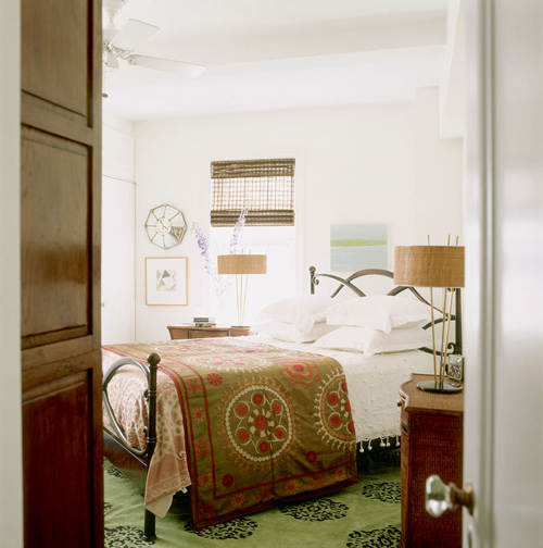 Элементы стиля модерн и обстановка, навеянная атмосферой сериала, в квартире кэндес бушнелл
