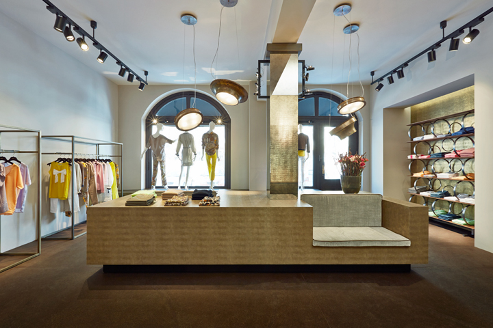 Изысканная концепция стиля — интерьер магазина модной одежды 0039 italy от студии licht01 #038; fuchs, wacker., берлин, германия