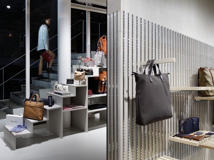 Стиль индустриальной цивилизации – лаконичный интерьер магазина сумок kapok от hako design, токио