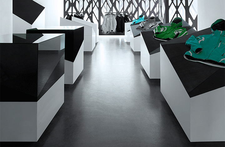 Впечатляющая чёрно-белая геометрия бутика модной одежды s.o.s – стильный минимализм от guise, стокгольм, швеция