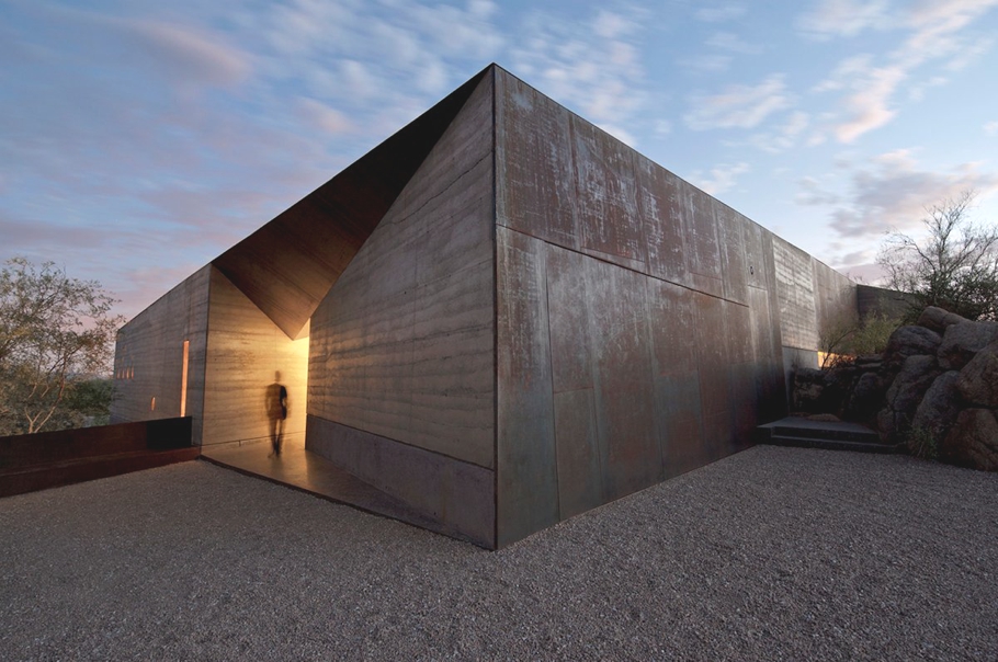 Минималистский дизайн-проект уединённого дома в пустыне
