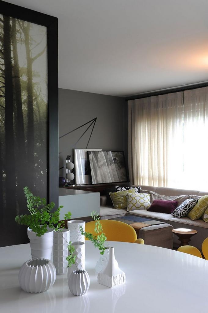 Интерьер дома в современном стиле: яркий уют в residencia conde de itu от компании mauricio arruda arquitetos #038; designers, сан-паулу