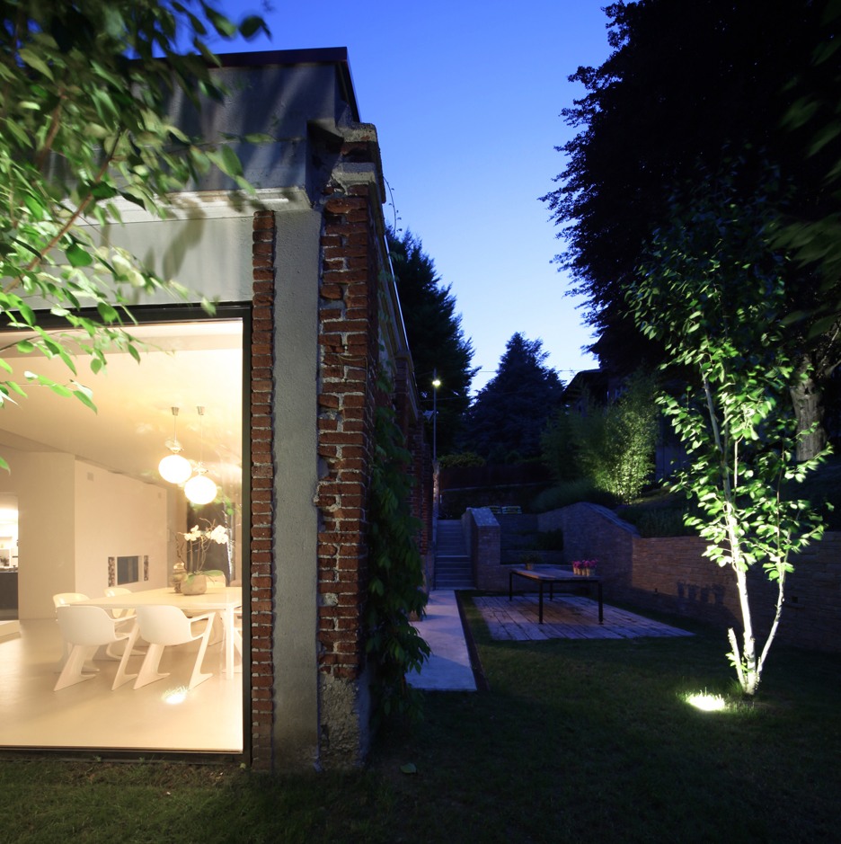 Необычный дизайн дома casa riemersa: второе рождение от итальянского архитектора davide volpe, бьелла