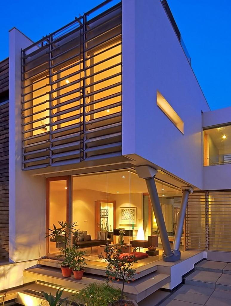 Шикарный трёхэтажный дом с эксклюзивным дизайном интерьера для большой семьи