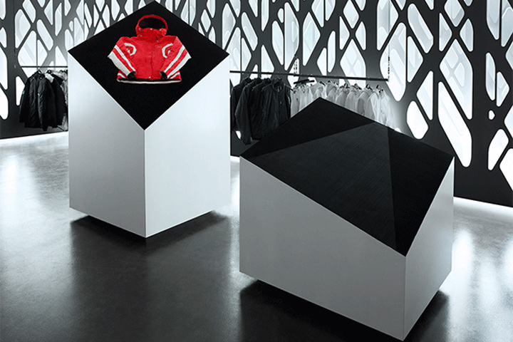 Впечатляющая чёрно-белая геометрия бутика модной одежды s.o.s – стильный минимализм от guise, стокгольм, швеция