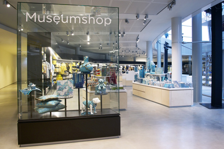 Вдохновляющая атмосфера в магазине van gogh museum, амстердам, нидерланды