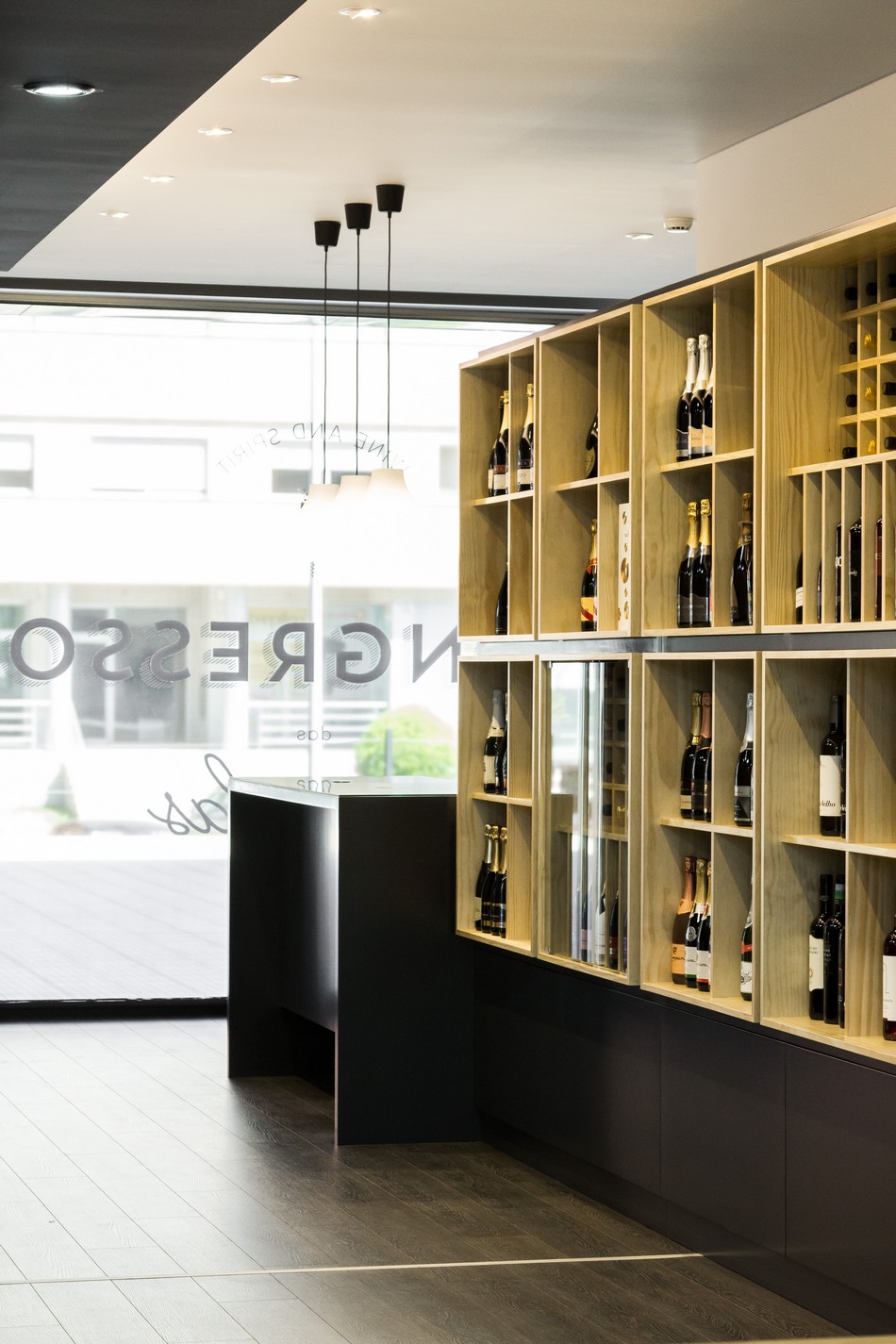 Выбирай вино по-португальски – новый дизайн магазина алкогольной продукции the bottles congress