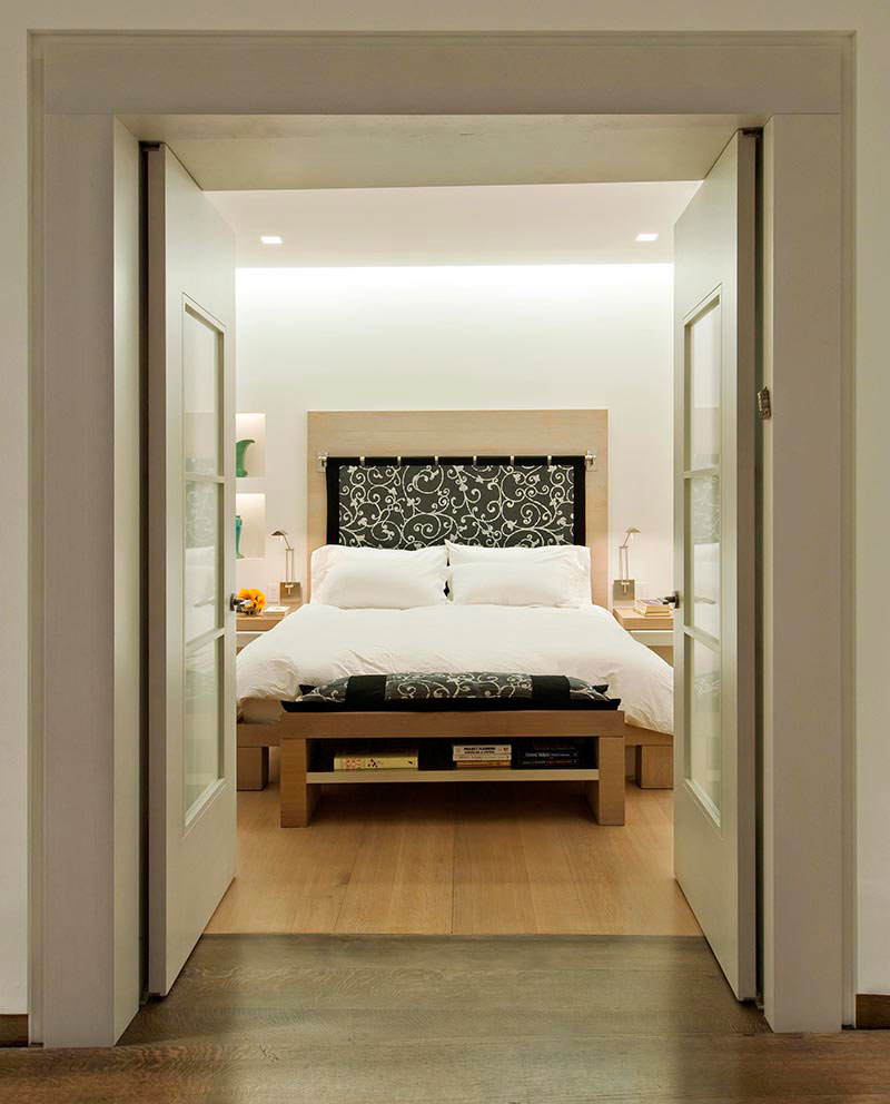 Элегантный дизайн интерьера гостиной громадных лофт-апартаментов в современном стиле