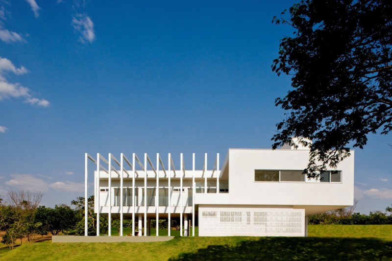 Яркий образец гениального дизайна – потрясающая casa do boi от бразильского архитектора leo romano, бразилия