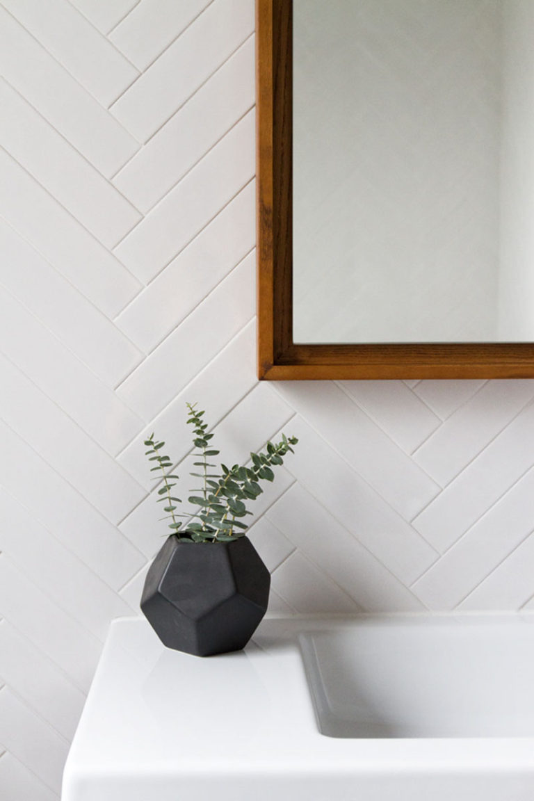 13 Идей того, как минимализм в интерьере ванной может добавить мужественности дизайну