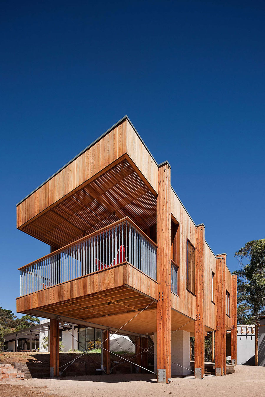 Модный деревянный павильон на живописном австралийском острове морнингтон от дизайнеров clare cousins