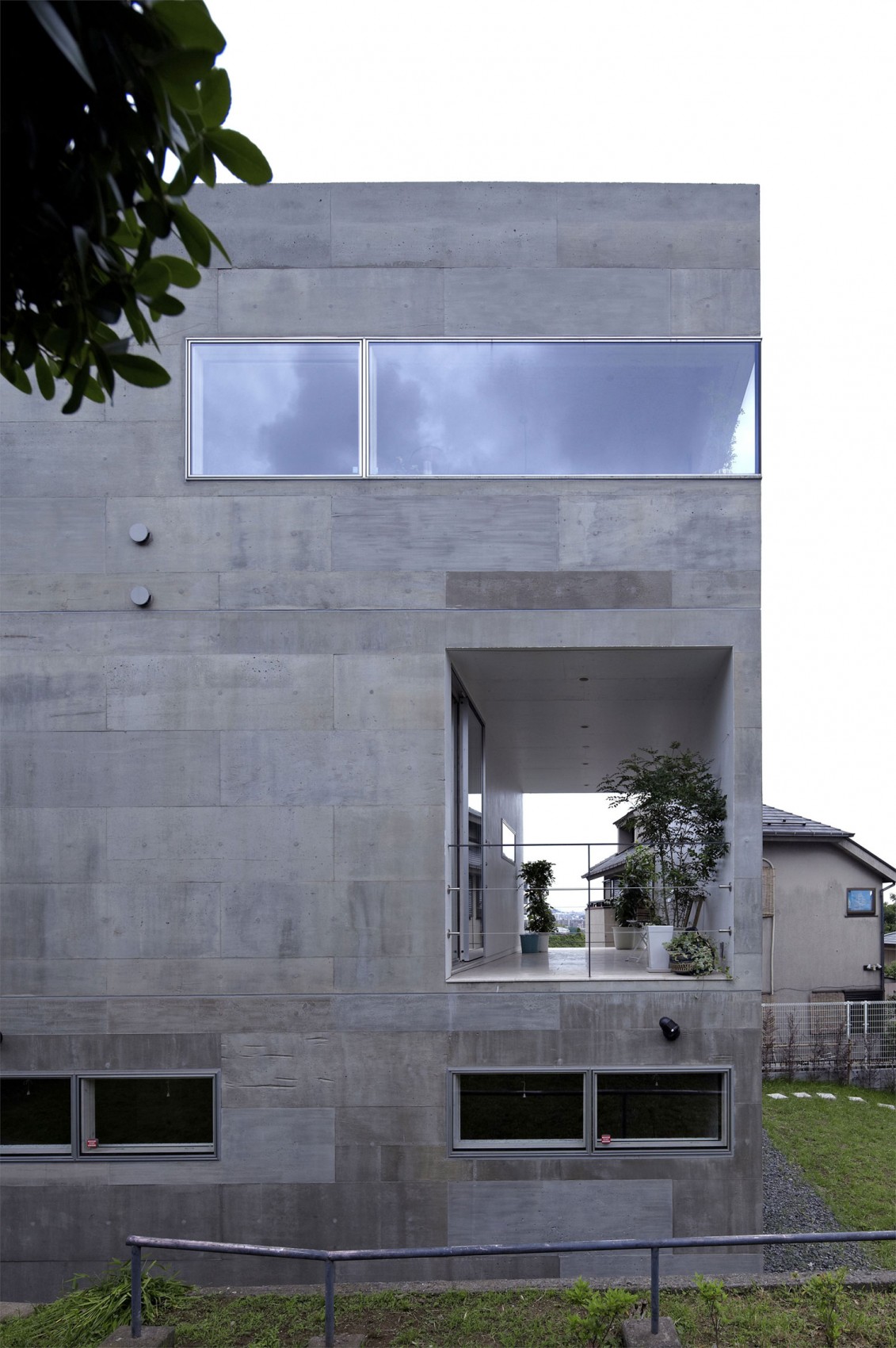 Дом ручной работы: проект nda от архитектурного конструкторского бюро № 555, йокогама, япония