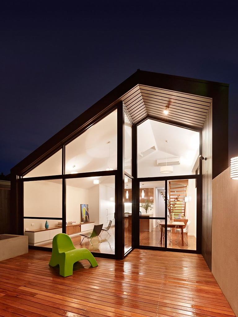 Старина и новшества во внешнем облике и интерьере дома от nic owen architects, штат виктория, австралия