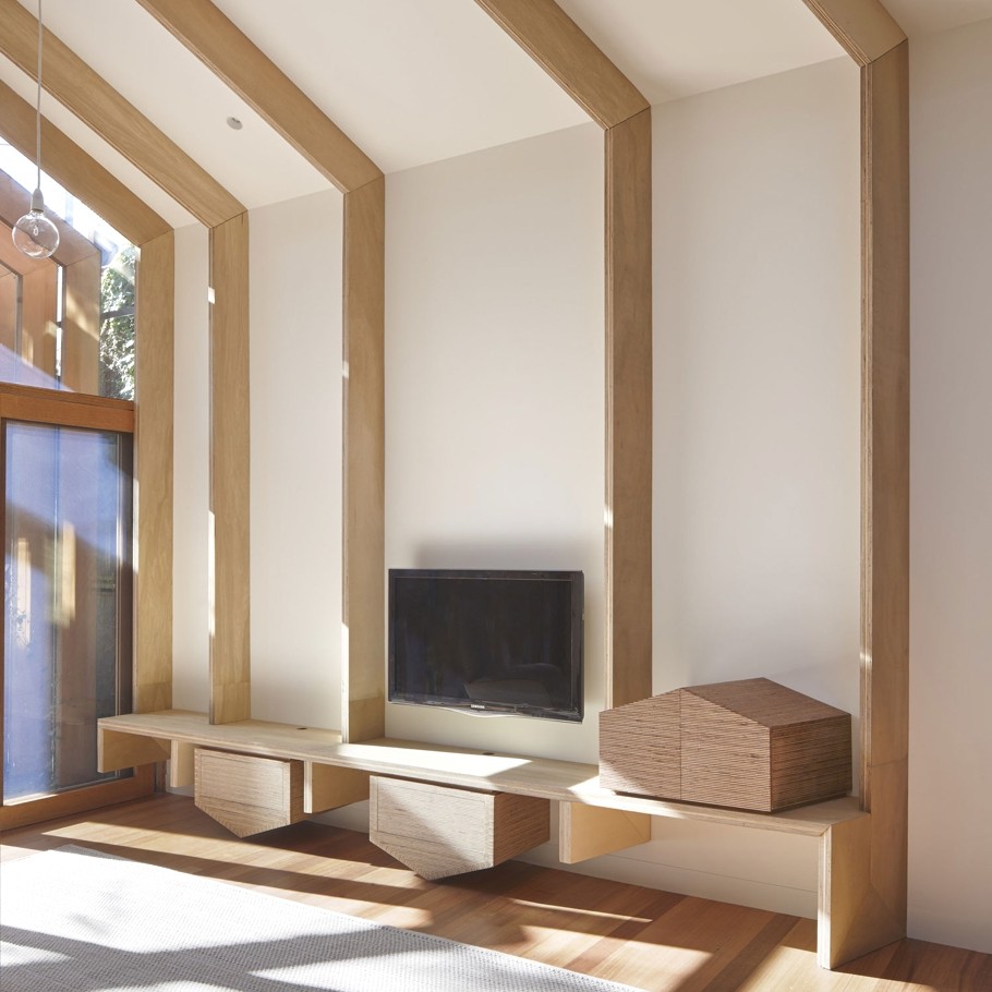 Впечатляющий дизайн-проект частного дома с оригинальной деревянной отделкой