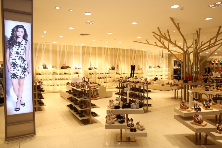 Дизайн магазина одежды и обуви: современный подход к оформлению торговой площади